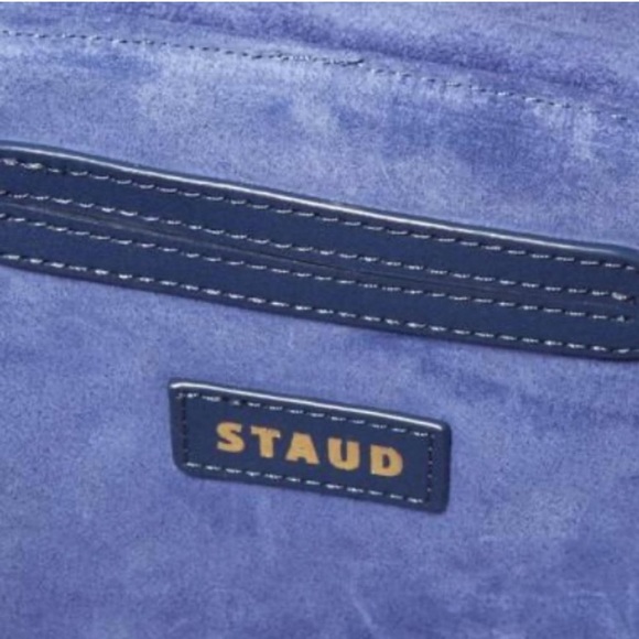 STAUD ‘vitti’ velvet bucket bag in navy blue - Picture 8 of 16